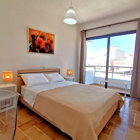 3rd Floor In Town With Sea View *