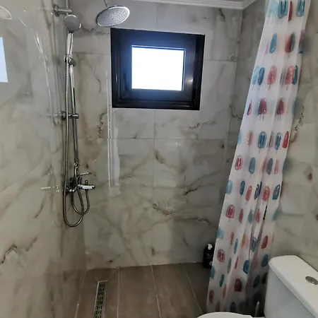 شقة 3rd Floor In Town With Sea View *