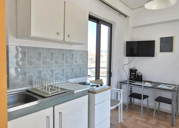 Appartement 3rd Floor In Town With Sea View *