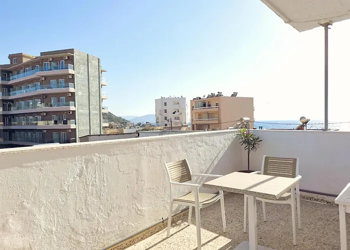 3rd Floor In Town With Sea View Appartement *