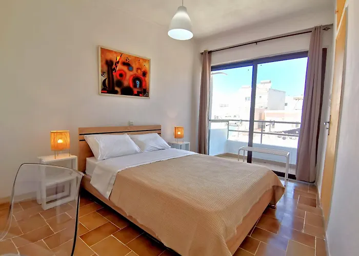 3rd Floor In Town With Sea View *