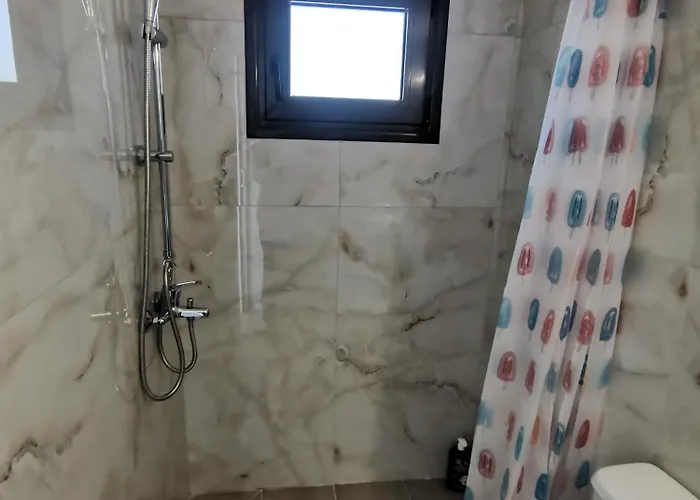 شقة 3rd Floor In Town With Sea View *