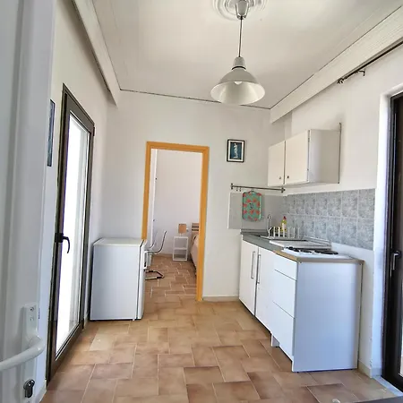 3rd Floor In Town With Sea View Apartment *