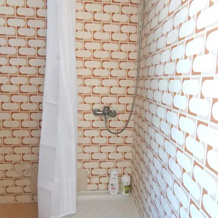 3rd Floor In Town With Sea View Apartment *