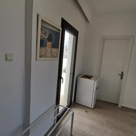 3rd Floor In Town With Sea View *